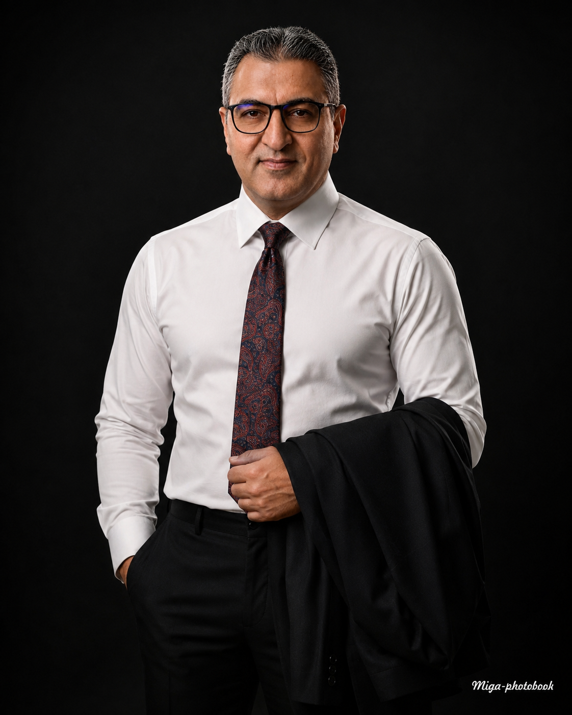 تحويل صورة بالذكاء الاصطناعي — قميص أبيض وكرافتة