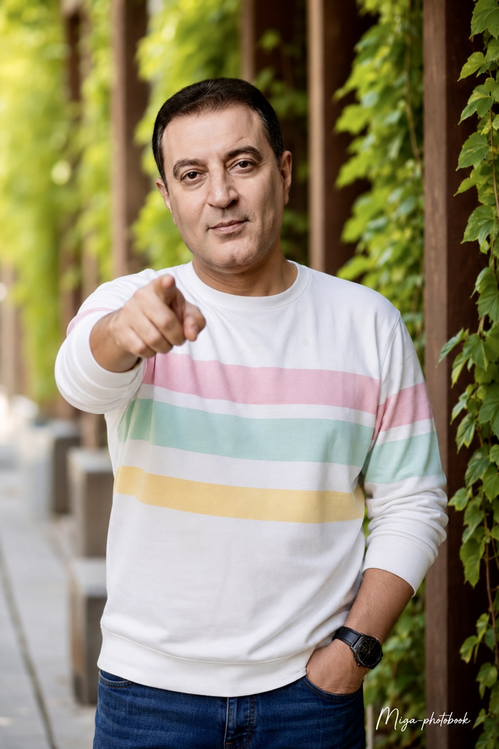 تحويل صورة بالذكاء الاصطناعي — سويتر مخطط بين النباتات